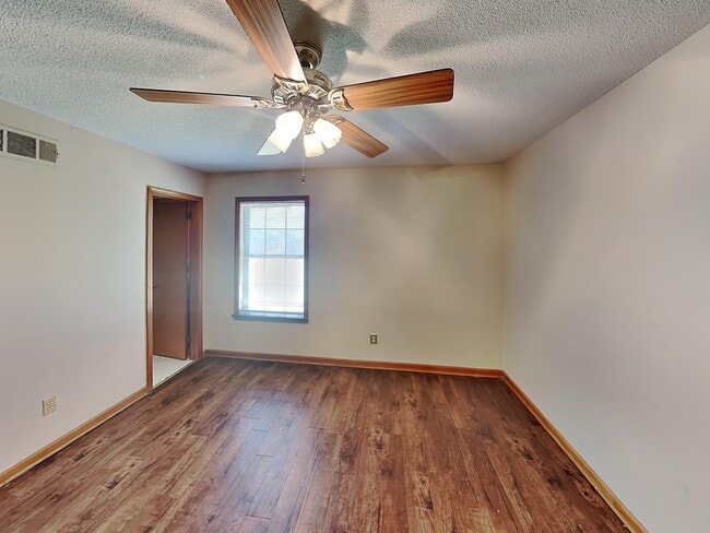 Building Photo - 3328 Shuster Cove