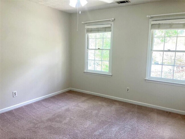 Building Photo - 3245 Moss Creek Dr