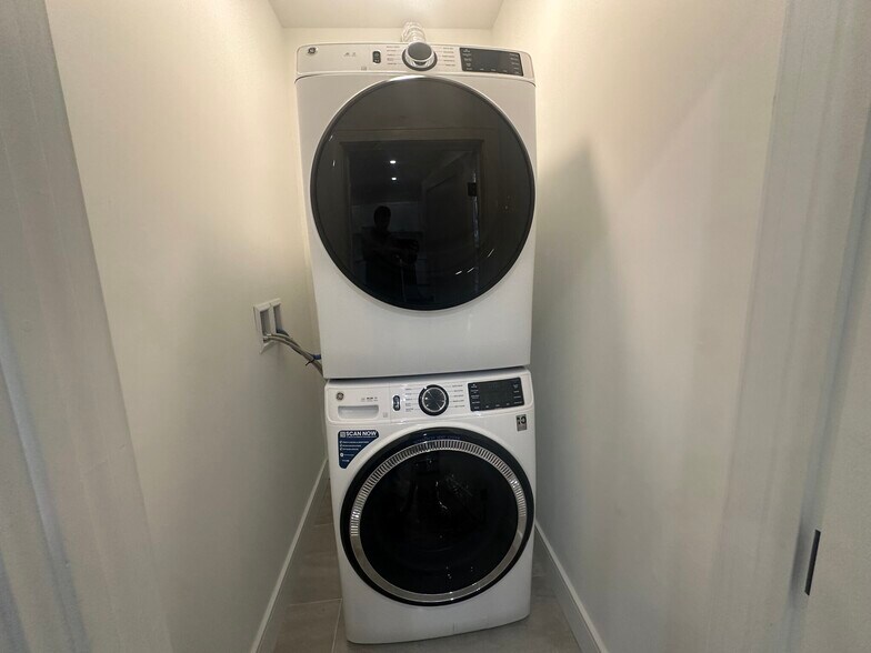 Building Photo - 44 Iffley Rd