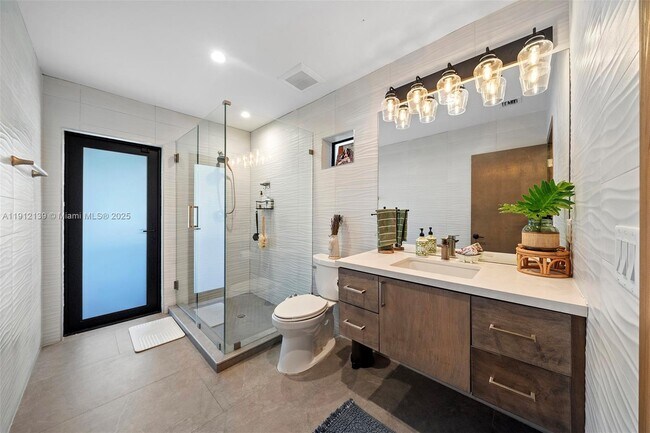 Building Photo - 419 Alamanda Dr