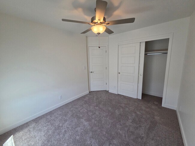 Building Photo - 1471 E White Desert Dr