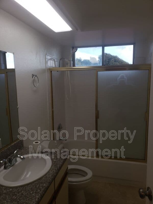 Building Photo - 654 Catalina Cir