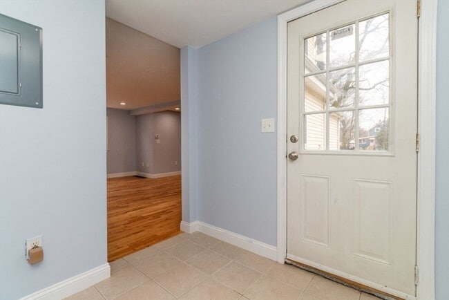 Building Photo - 15 Buckingham St