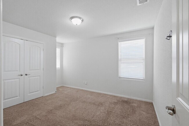Building Photo - 6910 Kate Reed Dr