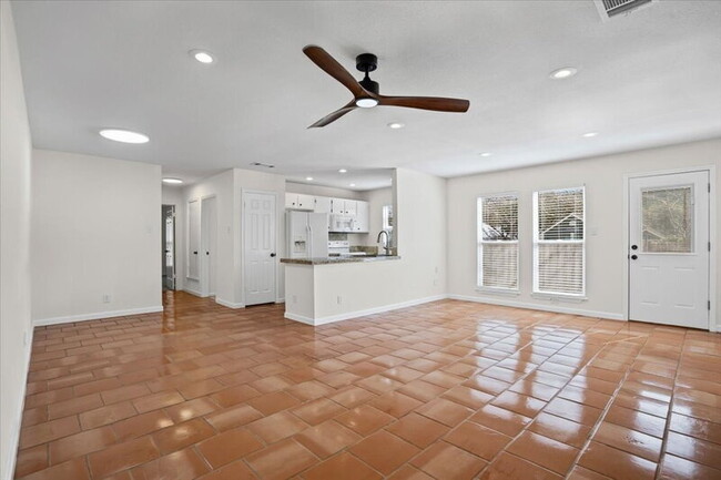 Building Photo - 303 Fantail Loop