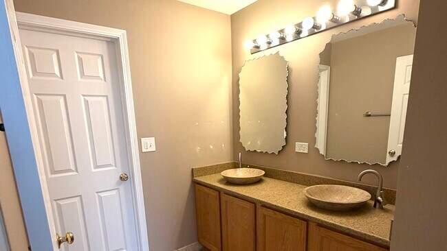 Building Photo - 3015 Kentshire Cir