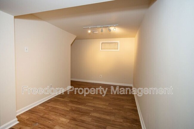 Building Photo - 5914 Ridge View Dr