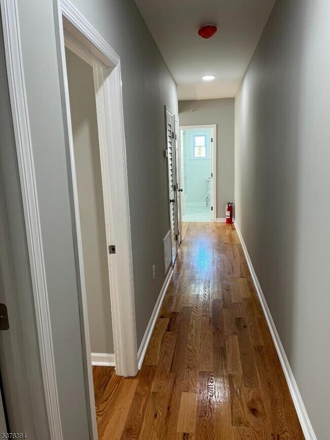 Building Photo - 433 Rosehill Pl