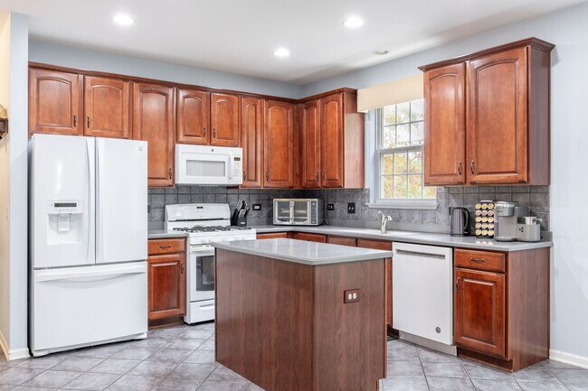 Building Photo - 2566 Rourke Dr