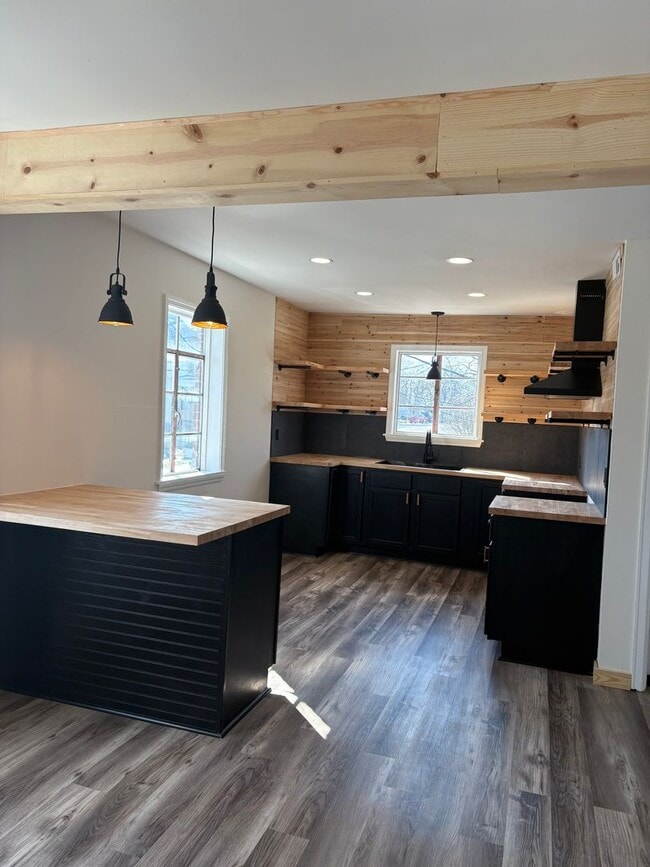 Building Photo - 502 W Lexington Ave