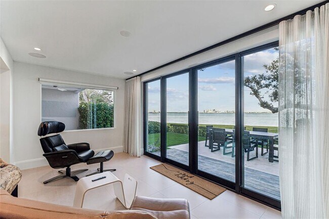 Building Photo - 5010 Bayshore Blvd