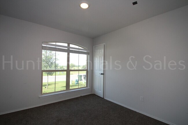 Building Photo - Upgraded Comfort in a Prime Temple Location
