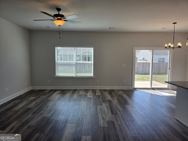 Building Photo - 123 Susan Dr