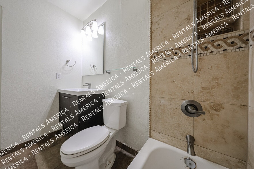 Building Photo - 712 N Santa Barbara