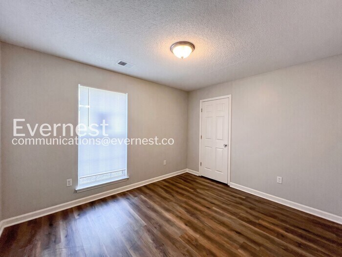 Building Photo - 5370 Woodchase Dr