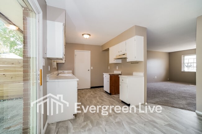 Building Photo - 64 Huber Village Blvd