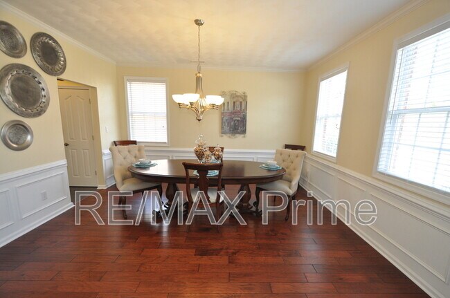 Building Photo - 1024 Long Beeches Ave