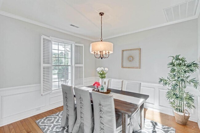 Building Photo - Available May 11th. Gorgeous 4 BR/2.5 BA Home Available in Berkleigh!