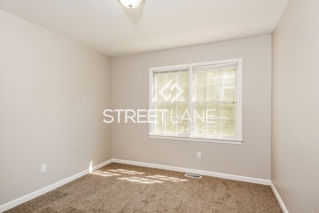 Building Photo - NOW OFFERING FIRST FULL MONTH FREE!