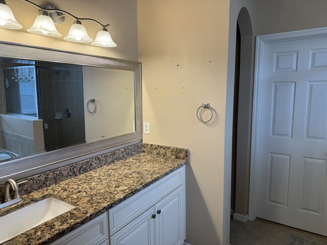 Building Photo - 442 Fillmore Ave NE