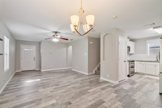 Building Photo - 1011 Tesoro Hills