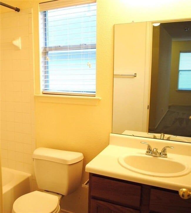 Building Photo - 512 Celery Loop