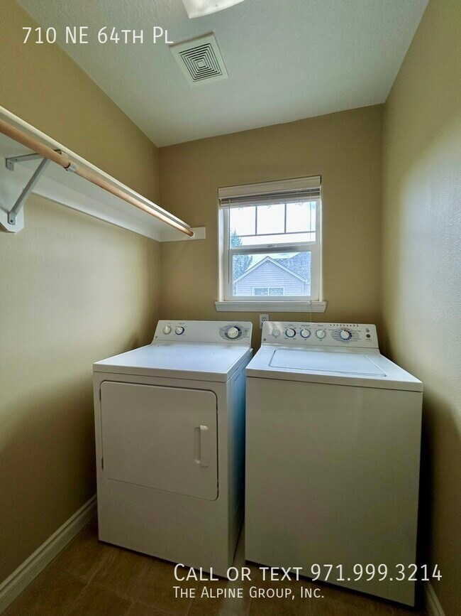 Building Photo - 710 NE 64th Pl