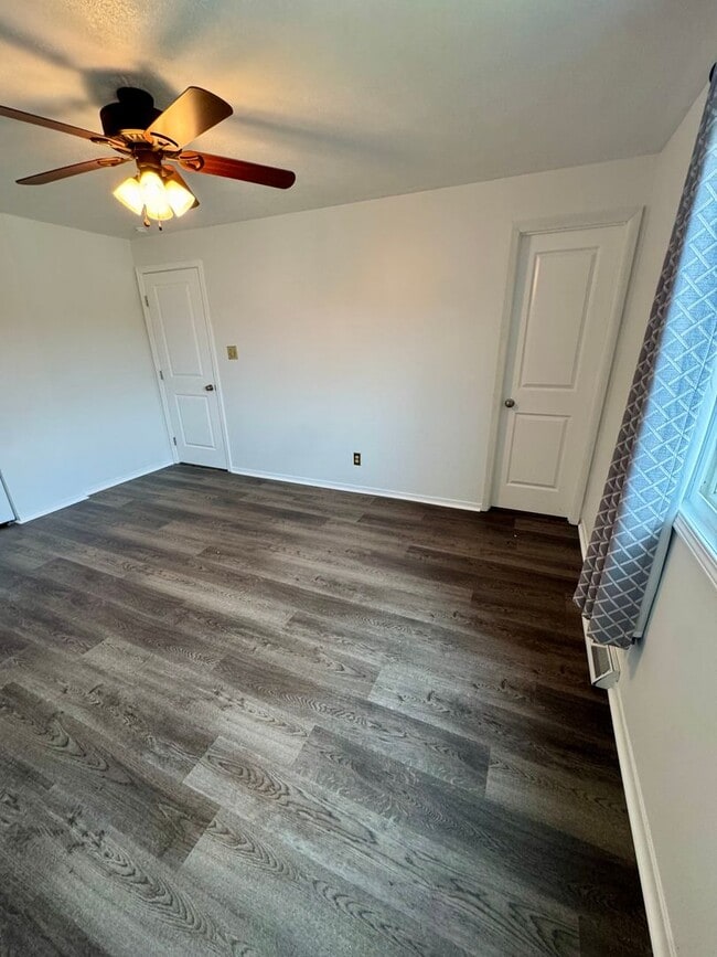 Building Photo - Charming 2 Bed 1.5 Bath in Gibsonia!