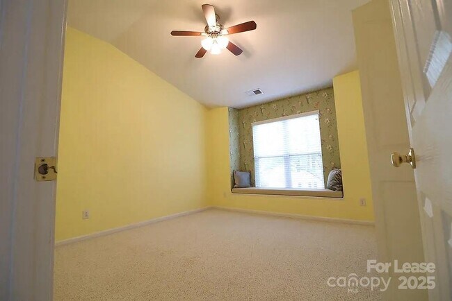 Building Photo - 10979 Princeton Village Dr