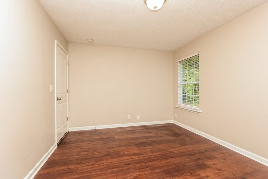 Building Photo - 412 Elegance Way