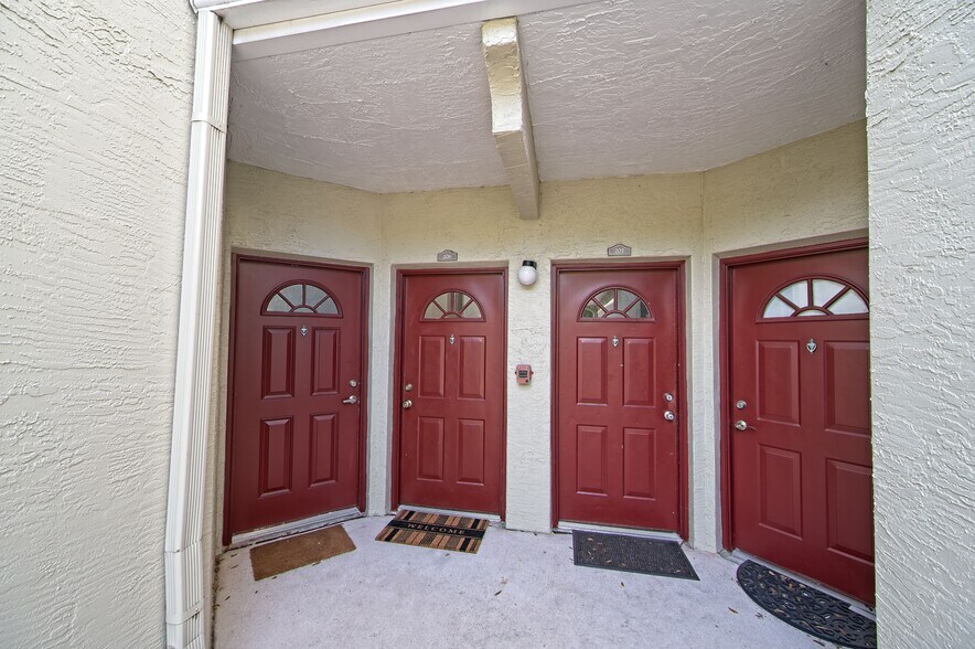 Entry - 5701 Bentgrass Dr