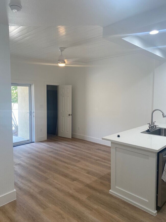 Building Photo - Marina Pointe One Bedroom Unit