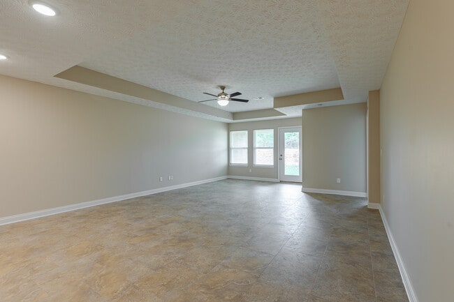 Building Photo - 305 Breckinridge Cir