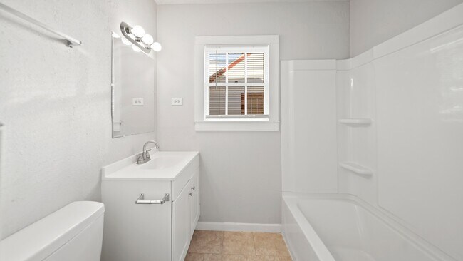 Building Photo - 213 12th Ave N