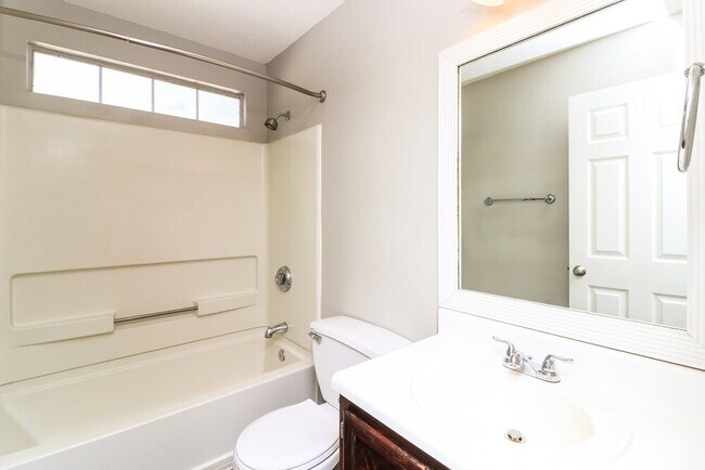 Building Photo - 3848 Sunview Dr NW