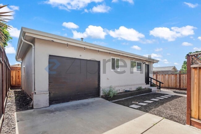 Building Photo - 1765 Landana Dr