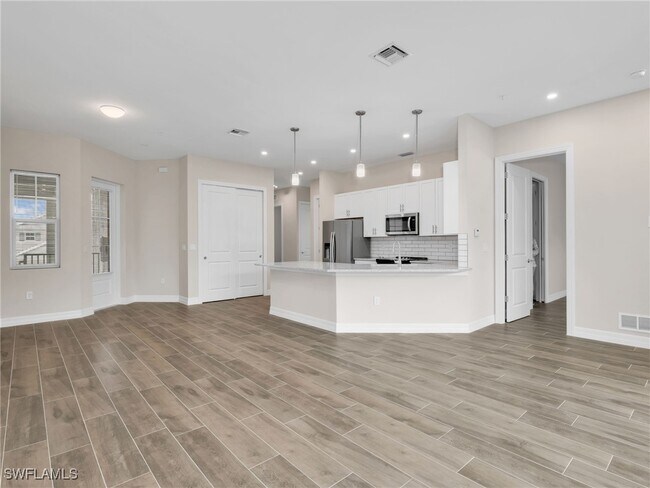 Building Photo - 268 Indies Dr E