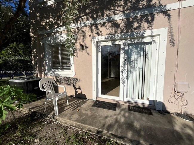 Building Photo - 1546 NW 45th St