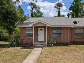 Building Photo - 2423 Chateau Ln