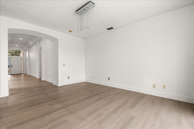 Building Photo - Stunning 4-Bedroom Lakefront Pool Home in ...