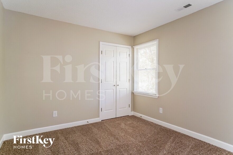 Building Photo - 202 Dalmeny Dr