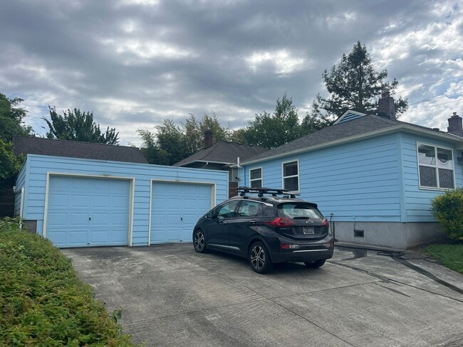 Building Photo - Charming N. Portland Apartment located in the Piedmont Neighborhood!