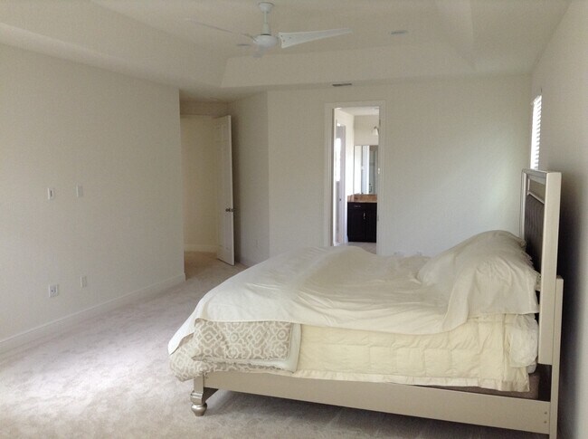 Building Photo - Spectacular  5/4 with 3 car garage home in Winter Garden