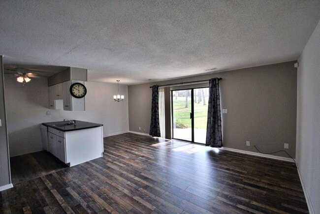 Building Photo - 65 Wilshire Heights Dr