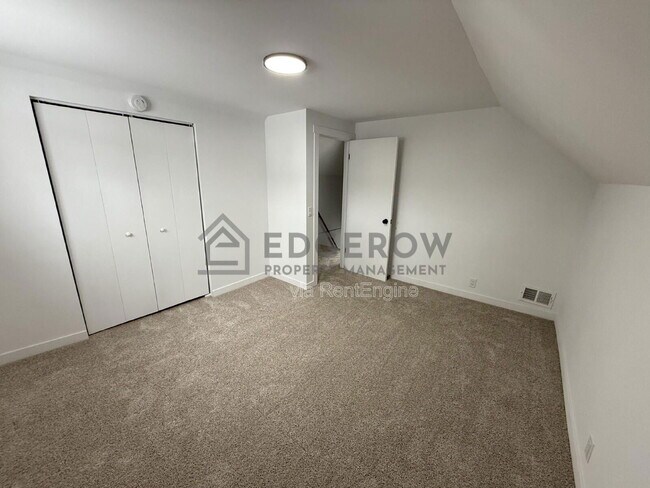 Building Photo - 1004 Garfield Ave NW