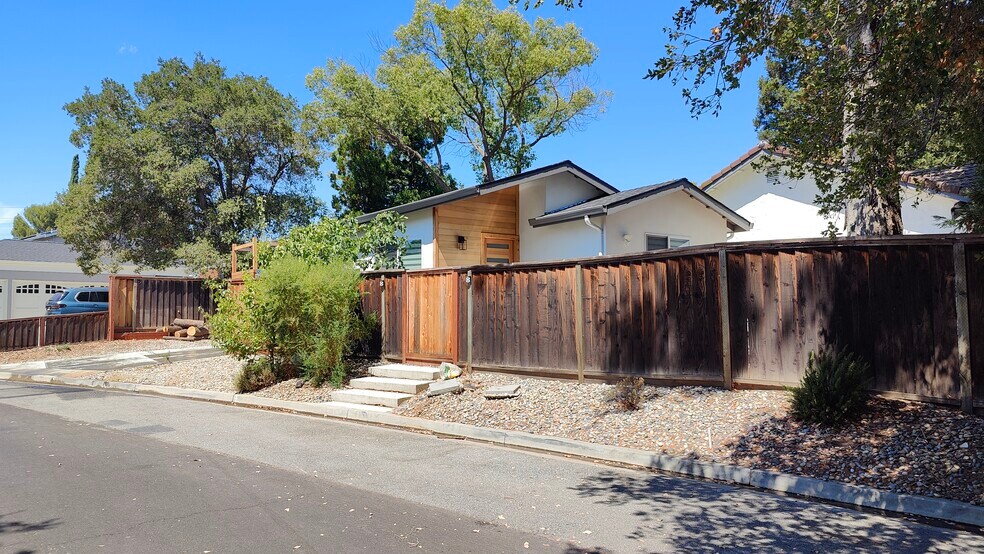 Primary Photo - 12551 Sumner Dr