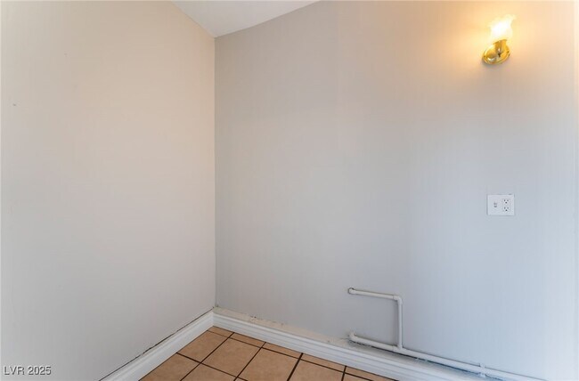Building Photo - 5453 Requa Ave