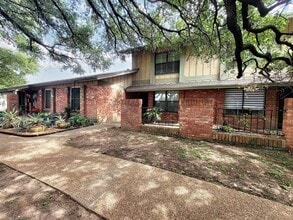Building Photo - Cozy 3 Bed, 1.5 Bath Rental with Garage an...