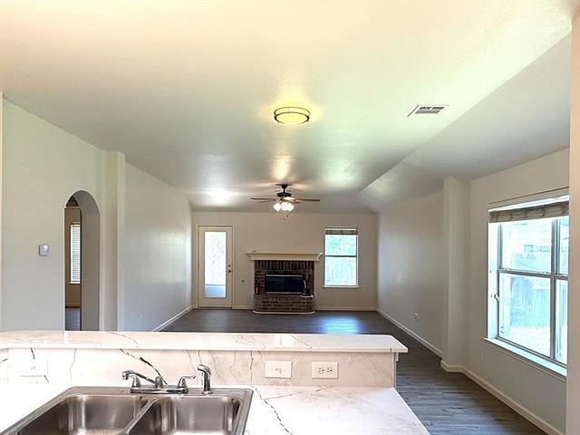 Building Photo - 507 Tumbleweed Dr