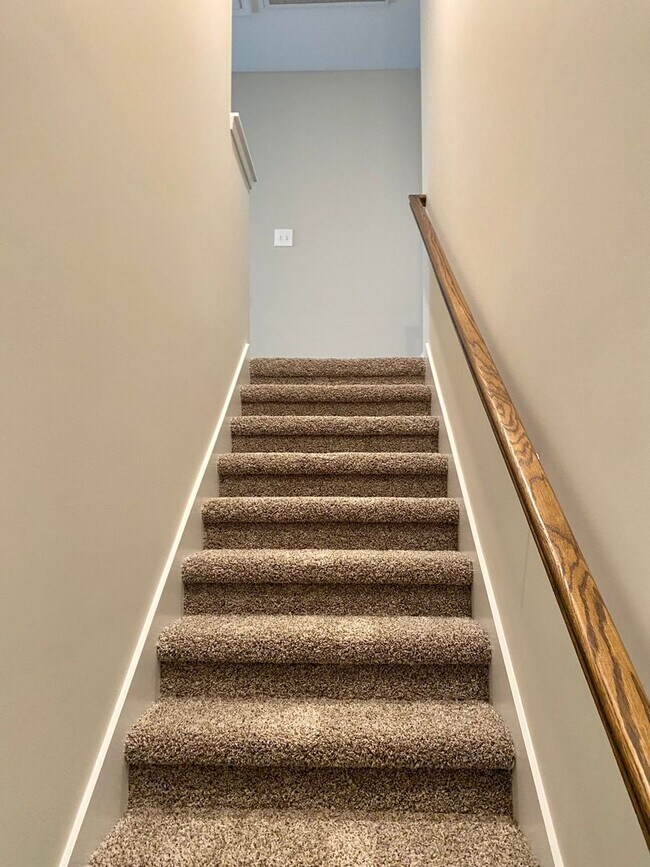 Building Photo - 943 Center Rd